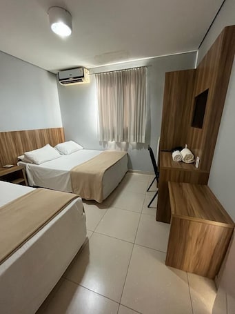 Ropa de cama de alta calidad, minibar, escritorio y wifi gratis . Maximus Sottile Hotel