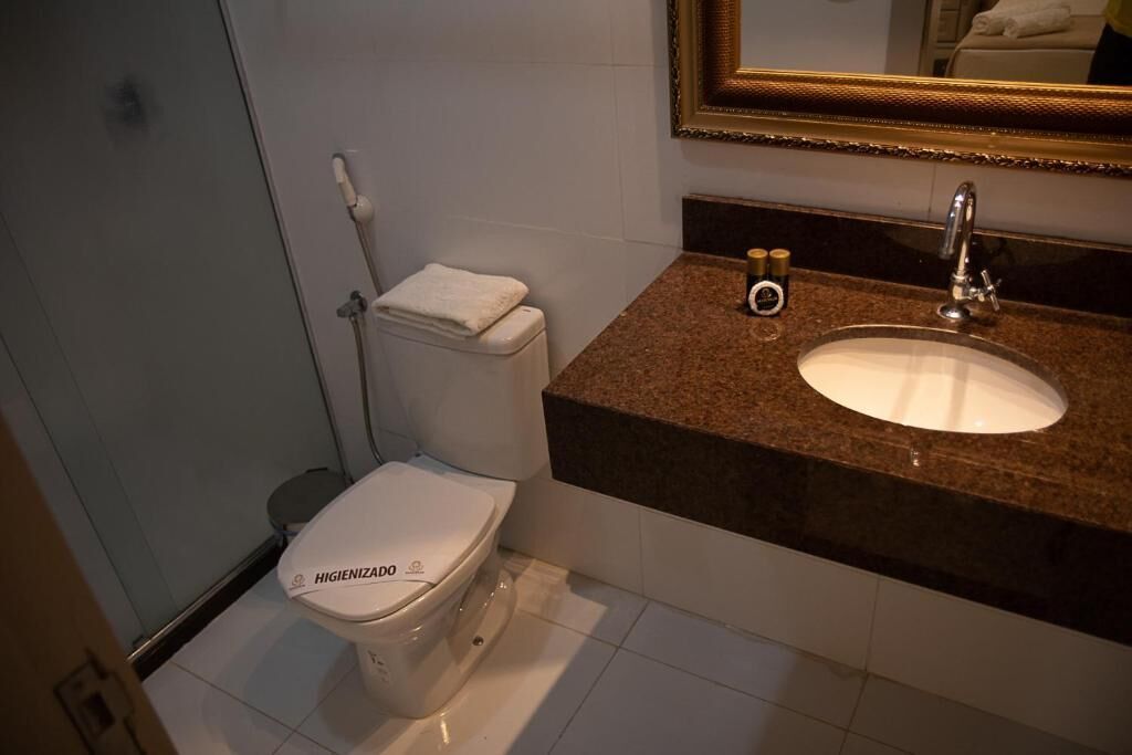 shower, free toiletries, towels