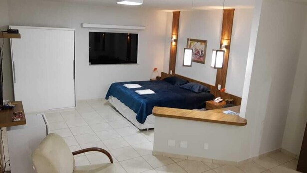 Presidential Suite, Jetted Tub | Desk, WiFi (free), bed sheets - Monte Castro Executive Hotel (Araguari)