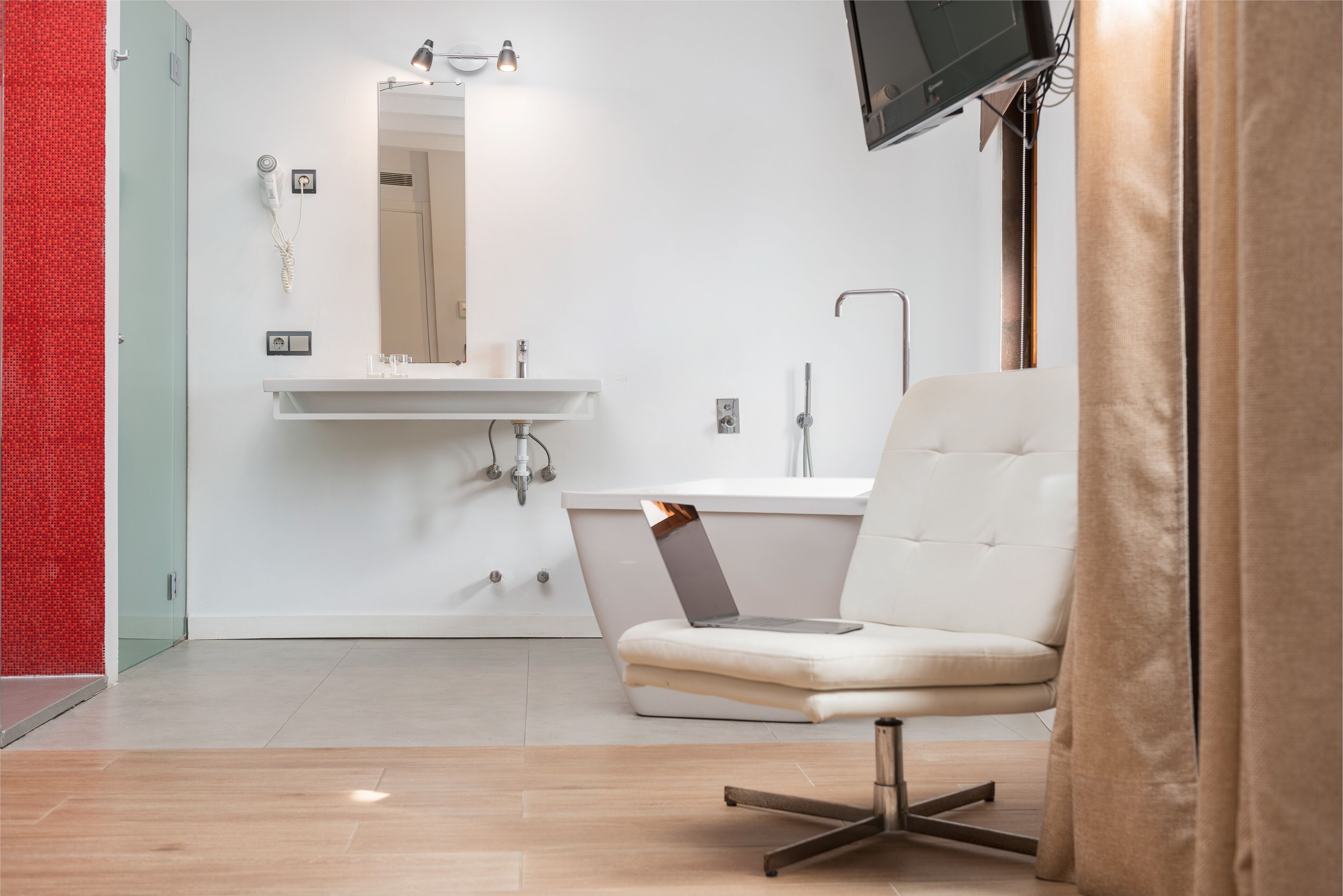 deluxe room | bathroom | hair dryer, towels