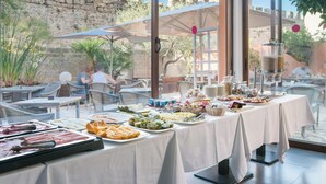 Ze serveren er ontbijt en lunch 
