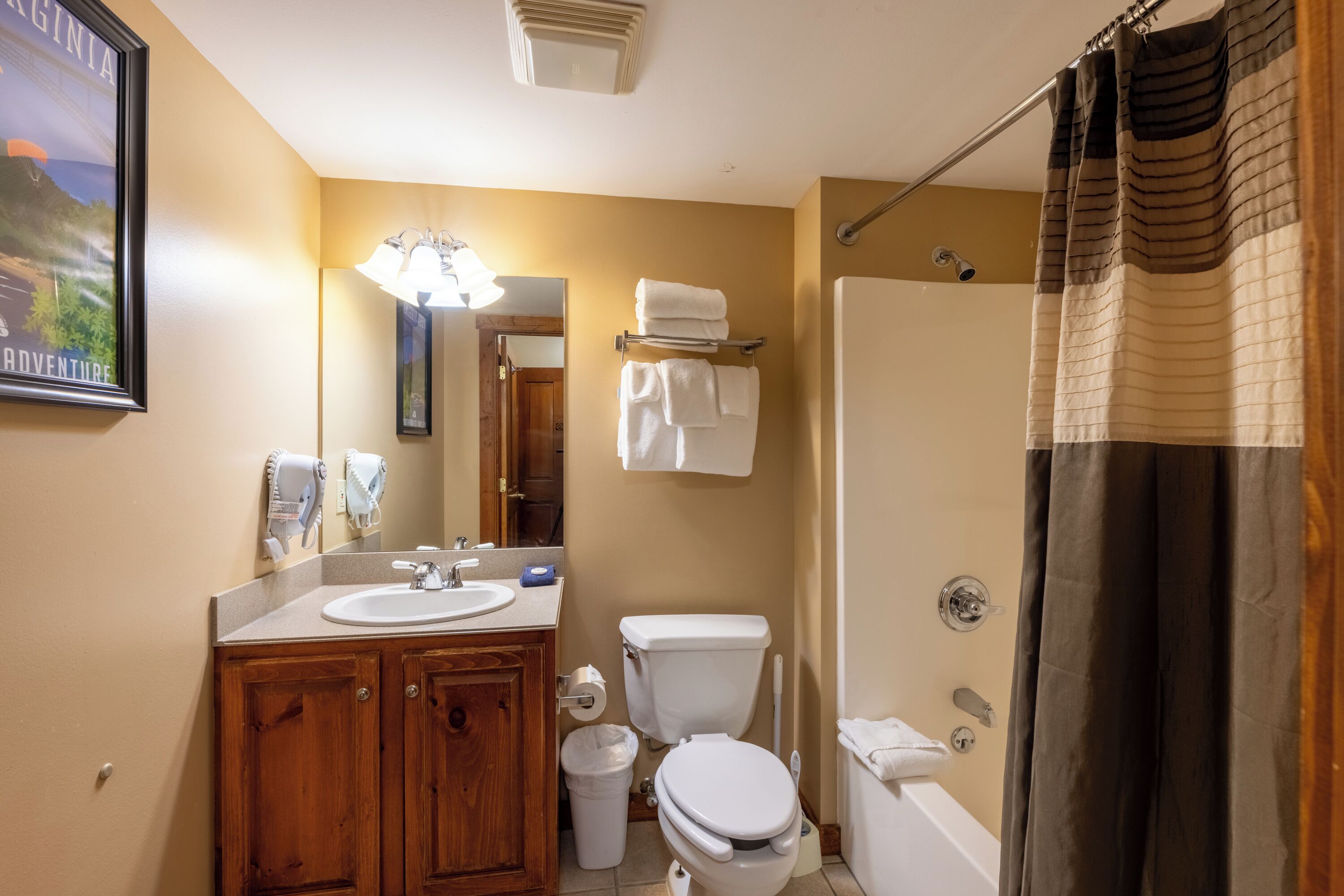studio | bathroom | combined shower/bathtub, towels