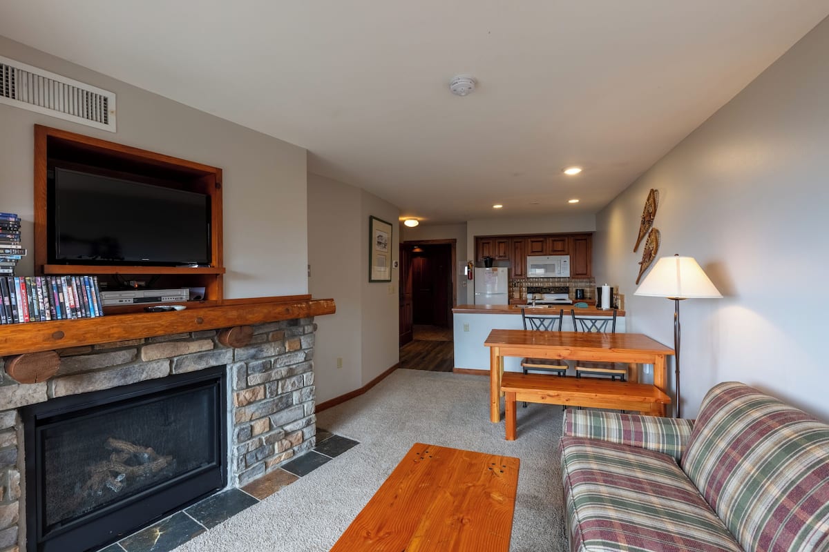 condo | iron/ironing board, free wifi, bed sheets