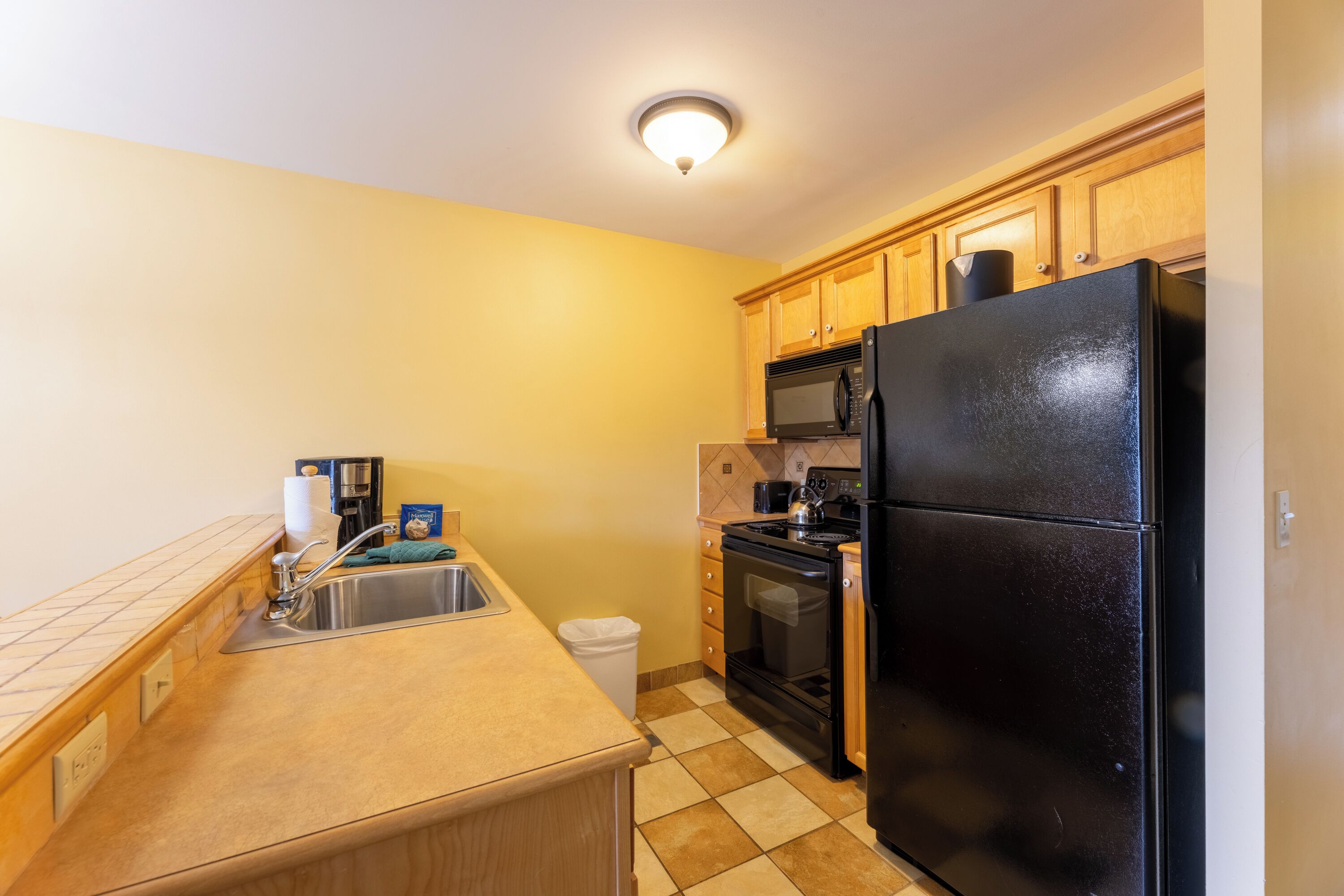classic studio | private kitchen | microwave, stovetop, coffee/tea maker, cookware/dishes/utensils