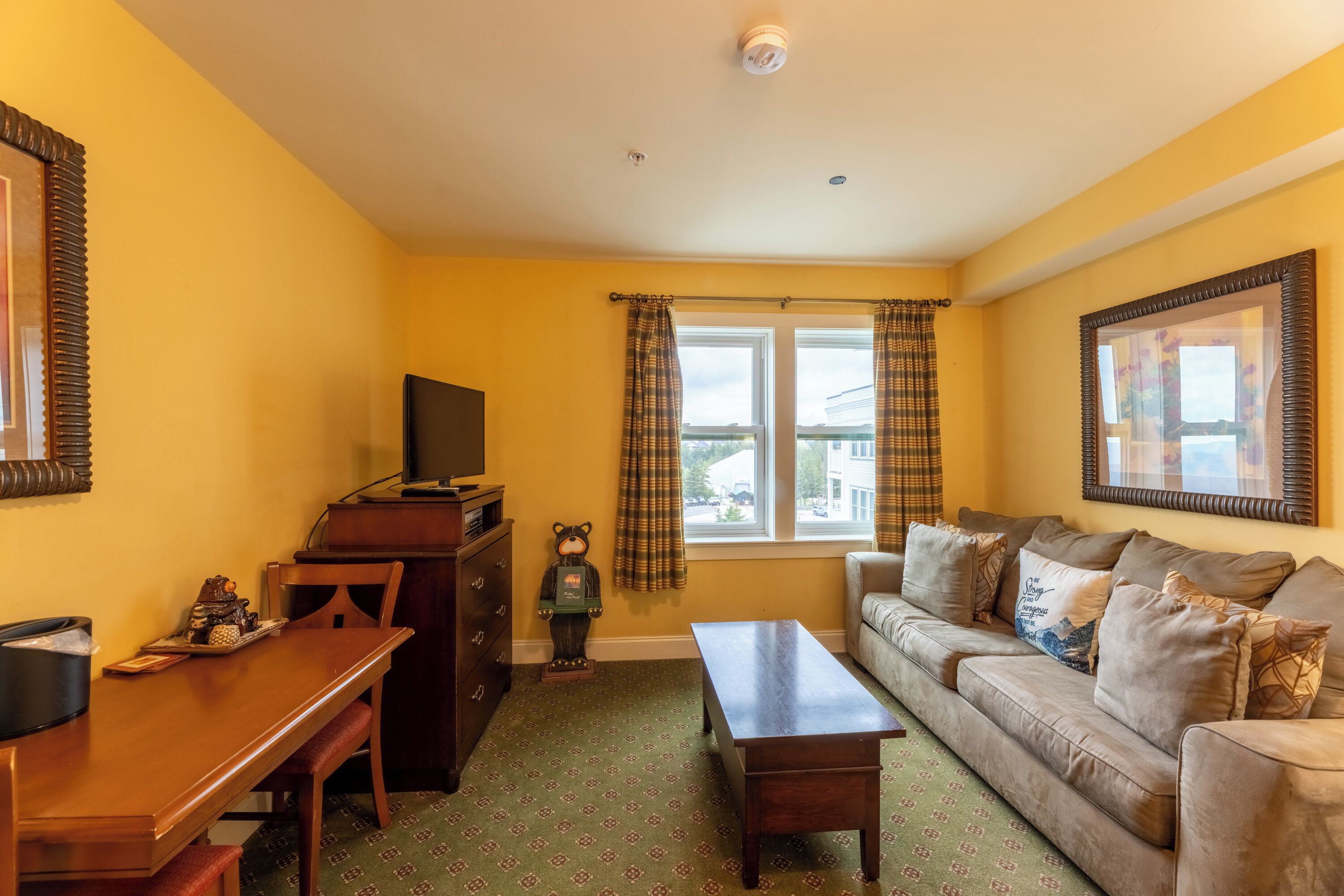 classic studio | living area | tv