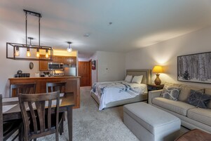 Decoración personalizada, muebles diferentes y wifi gratis 