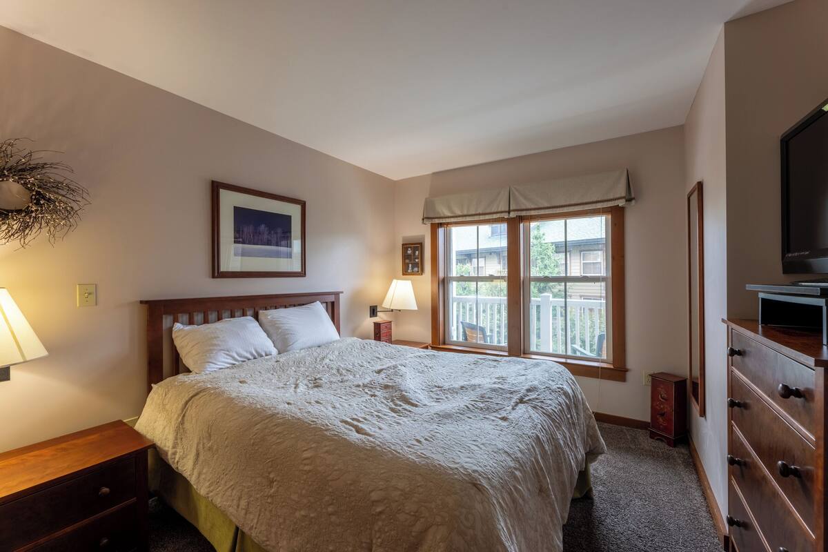 condo | individually decorated, individually furnished, free wifi, bed sheets