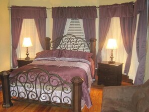 Superior Suite, Ensuite (203) - Walton Manor Inn Bed & Breakfast (Palmyra)