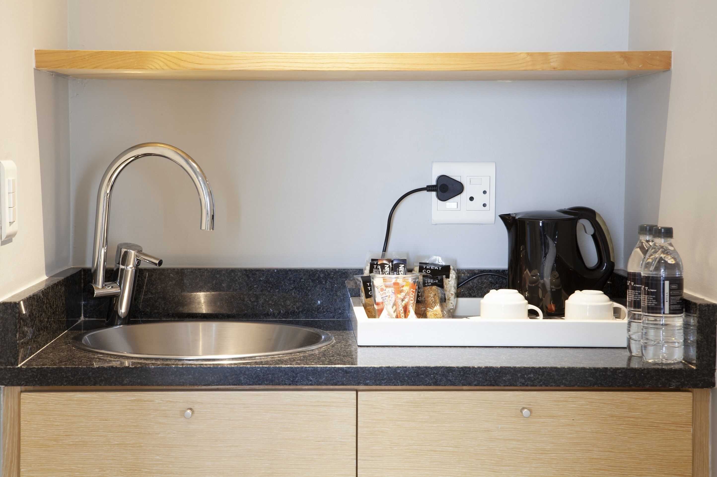 deluxe double room | coffee and/or coffee maker