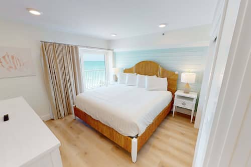 2 Bedrooms, Balcony, Gulf View