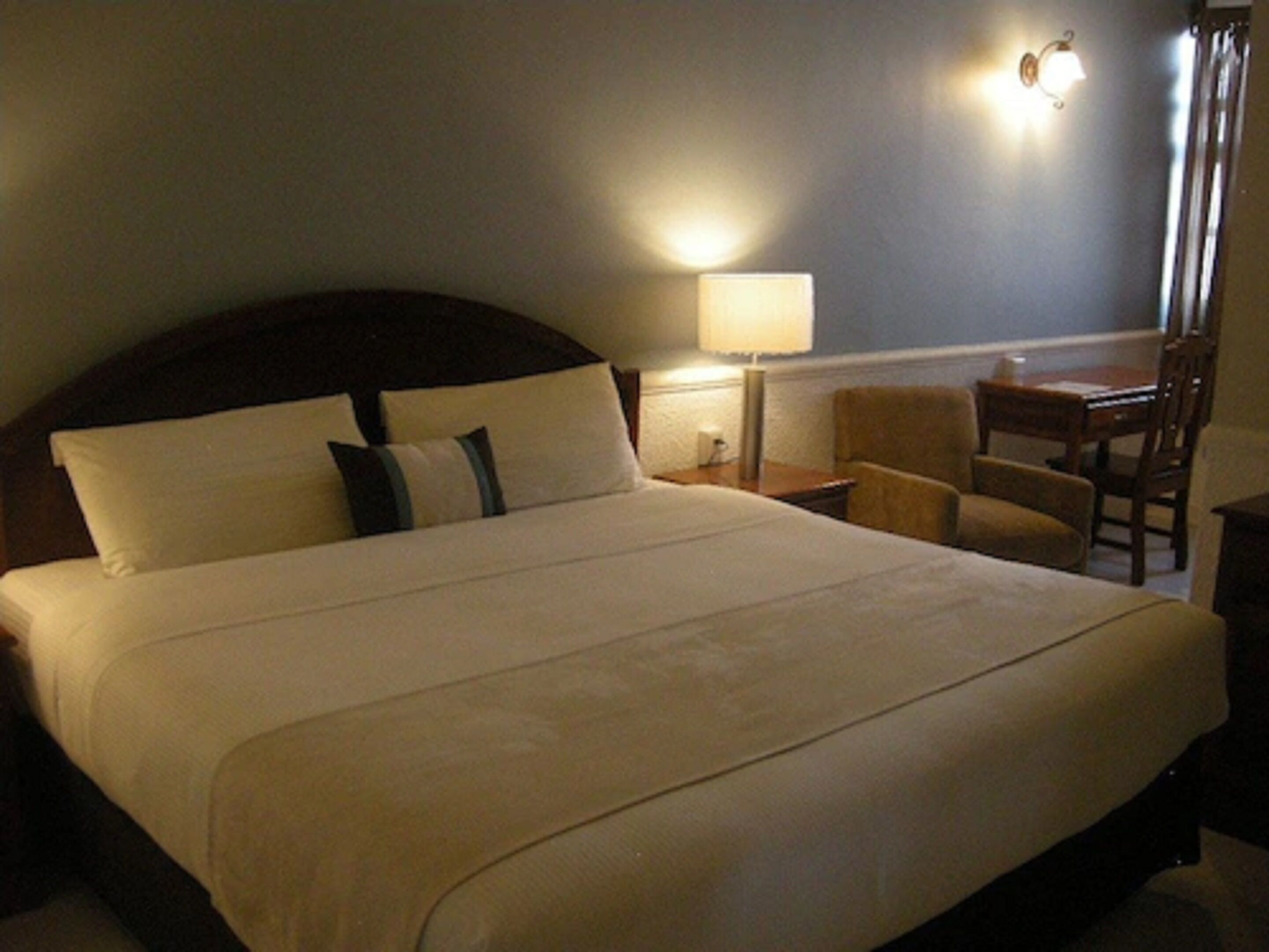 Premium bedding, in-room safe, individually decorated