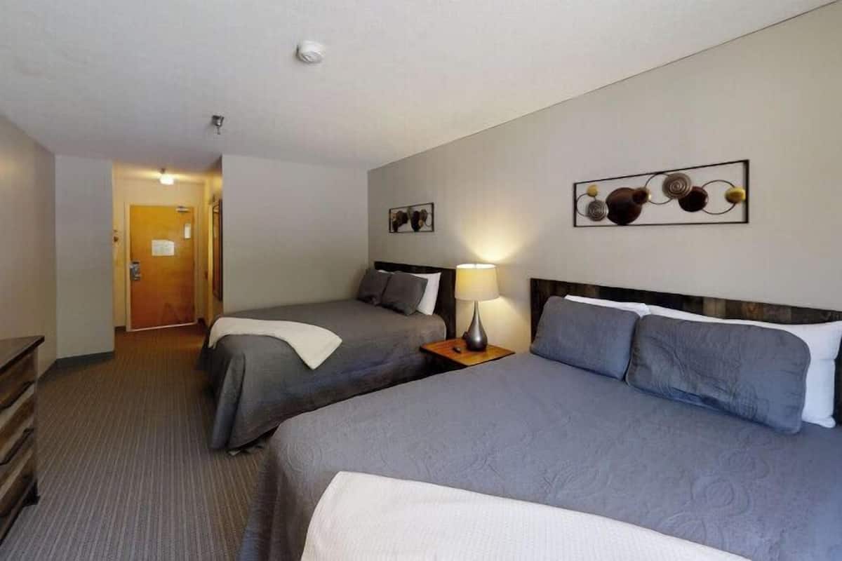 Classic Hotel Inn at Snowshoe | WiFi (free), bed sheets