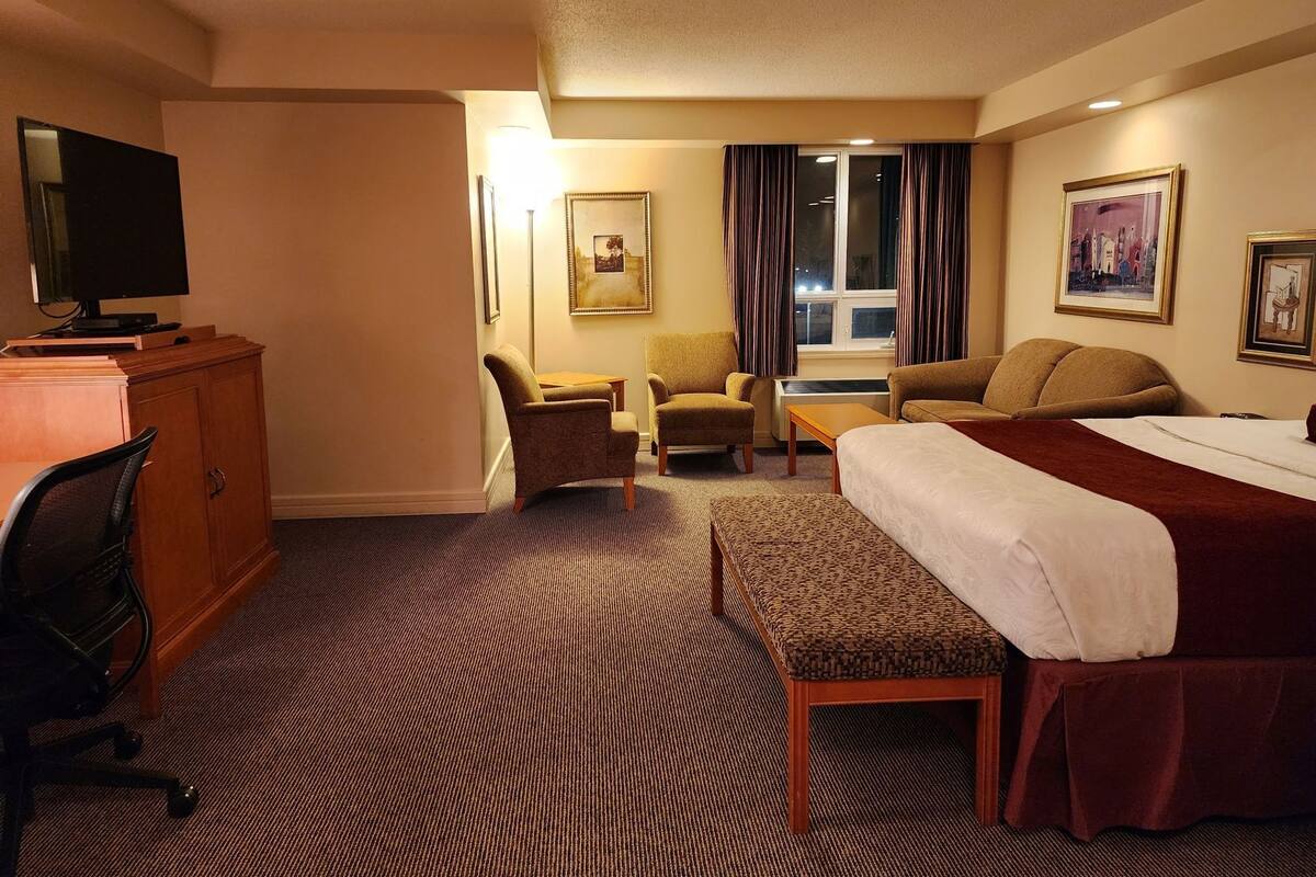 Hypo-allergenic bedding, individually furnished, desk, laptop workspace