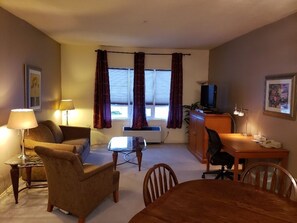 Suite, Multiple Beds, Non Smoking (Two Bedroom) | Living room