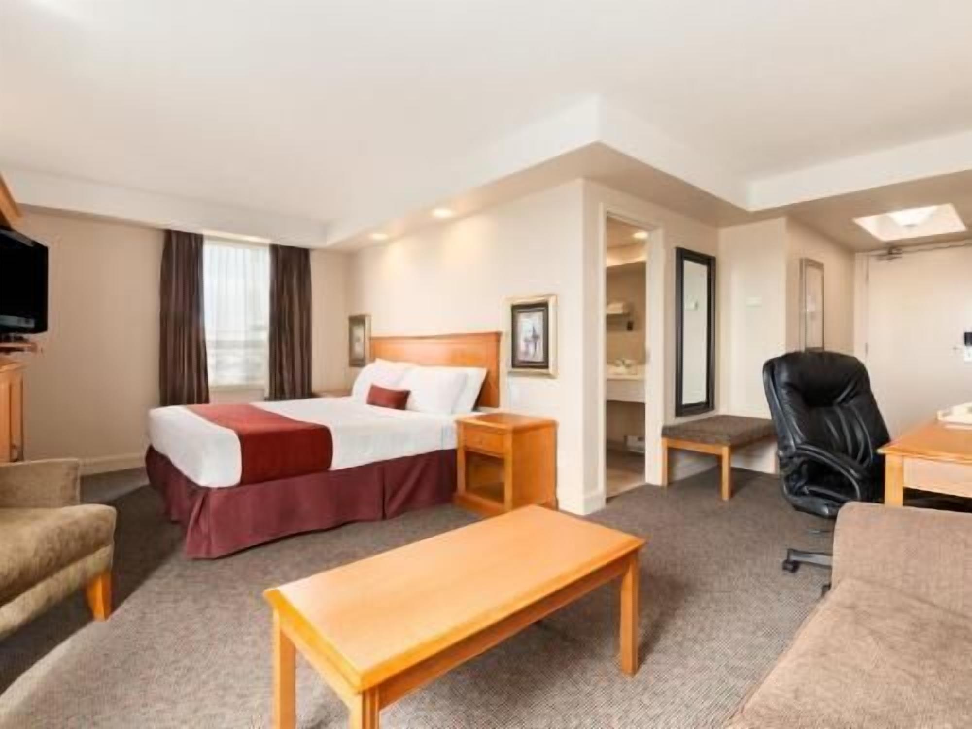 防过敏的被褥、特色家居、办公桌、笔记本电脑工作区