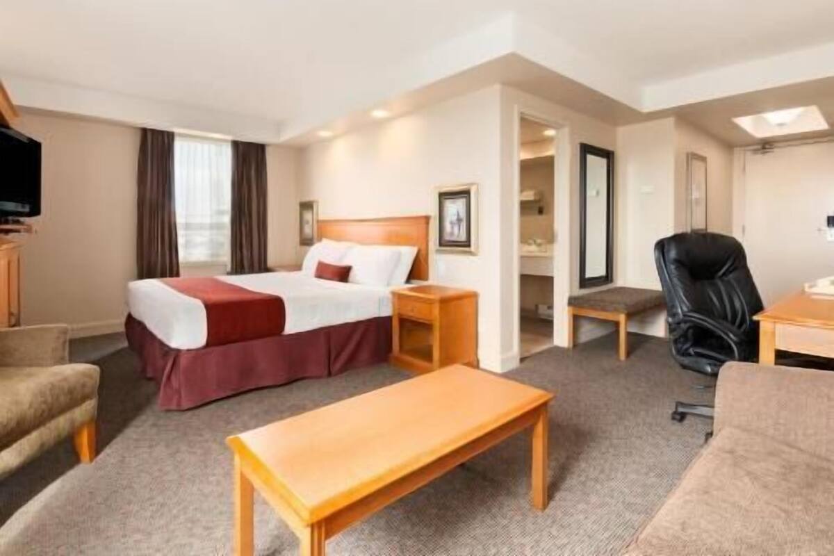 Hypo-allergenic bedding, individually furnished, desk, laptop workspace