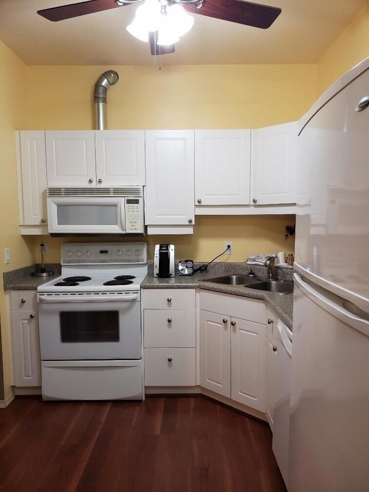 私人厨房 | 冰箱、微波炉、茶具/咖啡用具