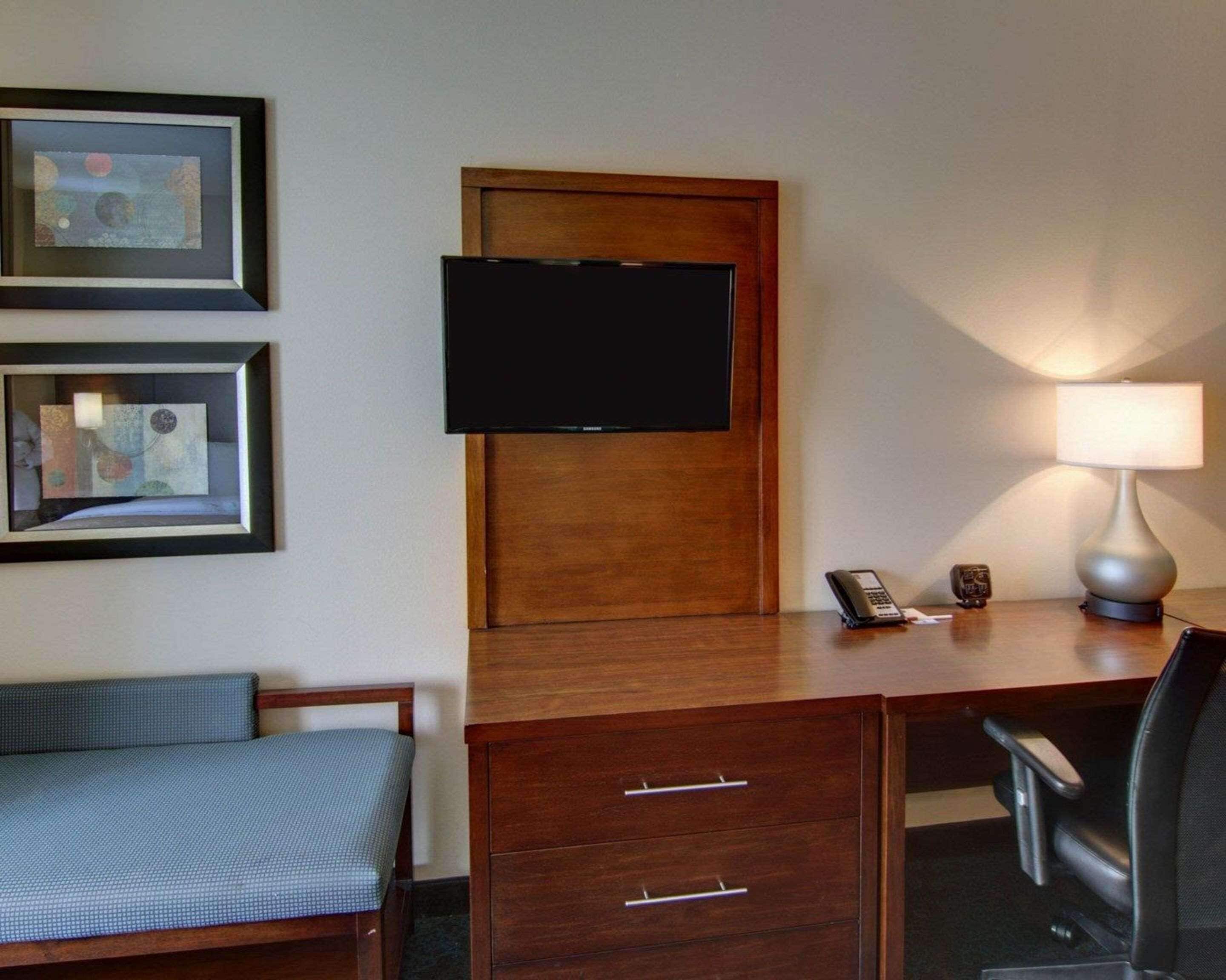 Literie de qualité, bureau, espace de travail pour ordinateurs portables