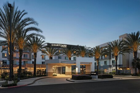 Courtyard by Marriott Long Beach Airport - view 3