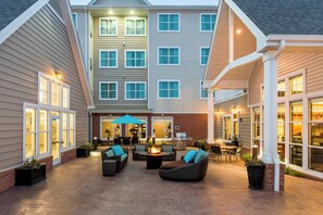 BBQ/picnic Area - Residence Inn Fargo (Fargo)