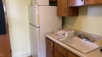 Full-sized fridge, microwave, stovetop, coffee/tea maker