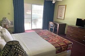 Habitación, 1 cama Queen size | Ropa de cama de alta calidad y escritorio 