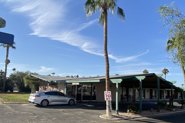 Exterior - OYO Hotel Yuma AZ Desert Grove (Yuma)