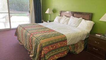 Premium bedding, desk, iron/ironing board, free WiFi