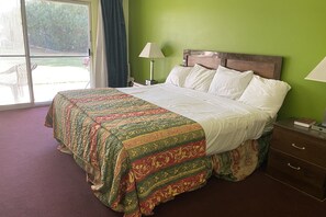 Premium bedding, desk, iron/ironing board, free WiFi