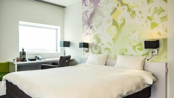 Superior Room, 1 Queen Bed | Desk, laptop workspace, blackout curtains, soundproofing