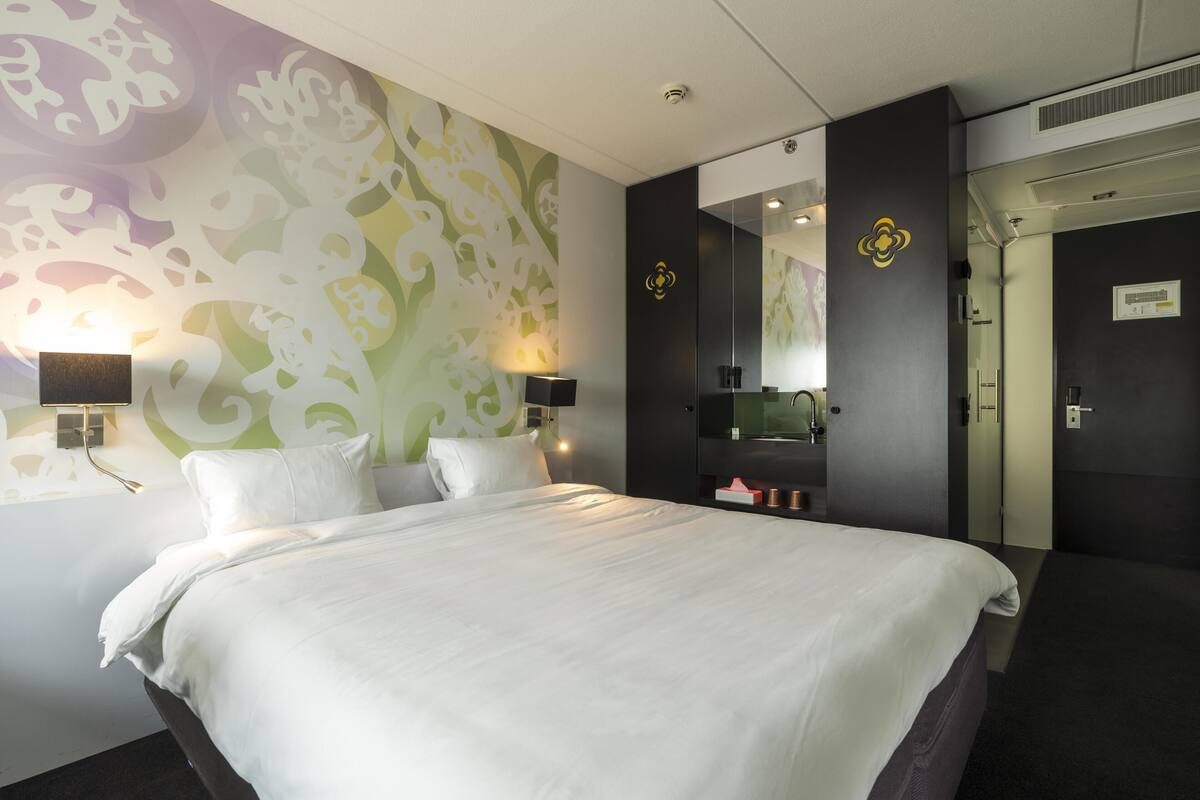 superior room, 1 queen bed | desk, laptop workspace, blackout curtains, soundproofing