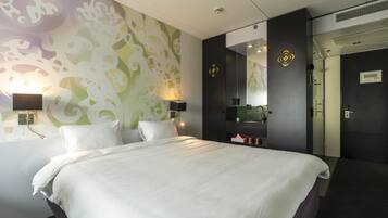 Superior-huone, 1 keskisuuri parisänky | Työpöytä, kannettavalle tietokoneelle sopiva työtila, pimennysverhot