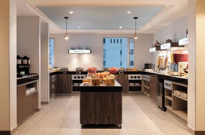 Free daily buffet breakfast - Hampton by Hilton Barranquilla (Barranquilla)
