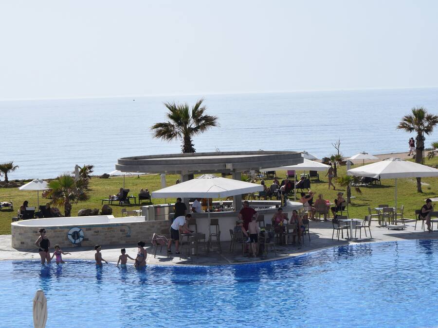 AuĂenpool, LiegestĂŒhle