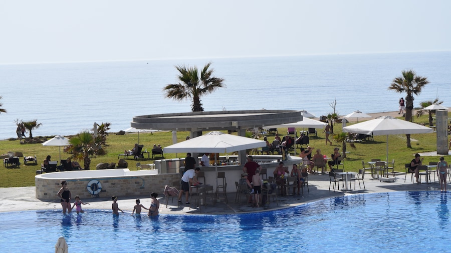 Amphora Hotel & Suites