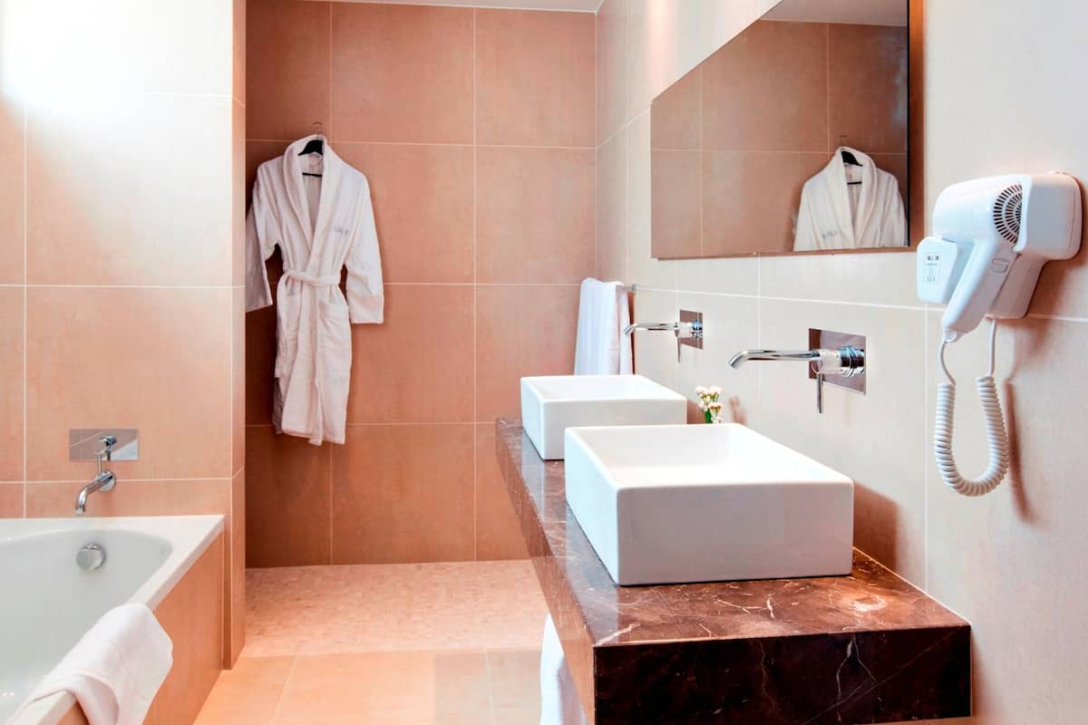 combined shower/bathtub, designer toiletries, hair dryer, slippers