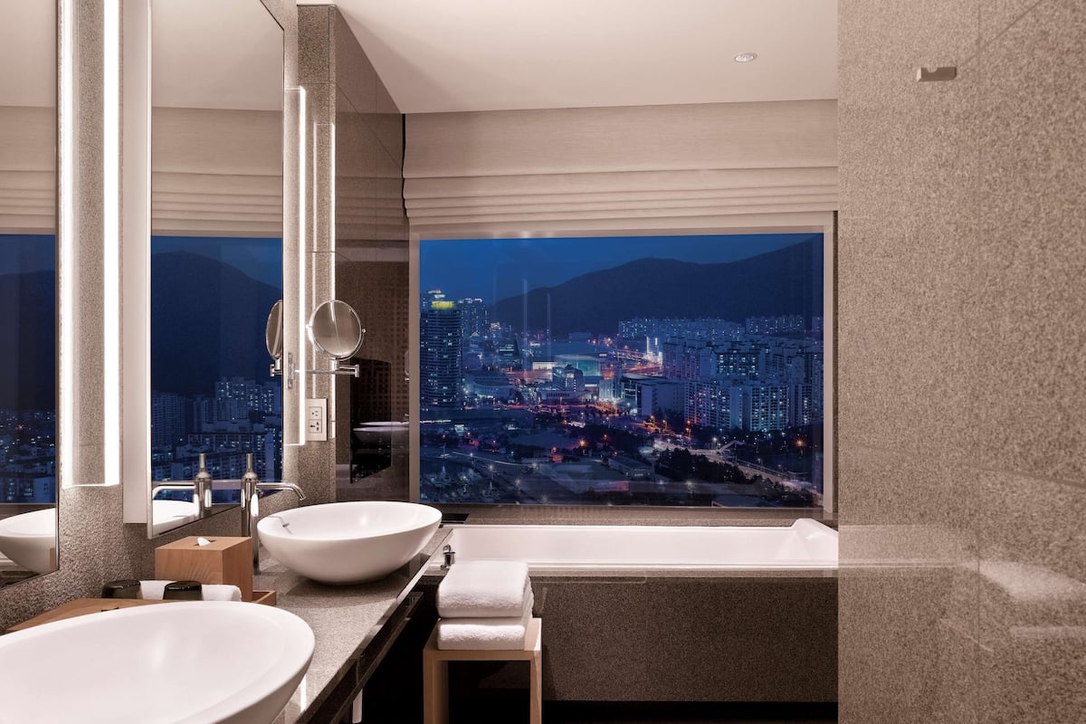 suite, corner (marina ocean) | bathroom | separate bathtub and shower, hair dryer, bathrobes, slippers