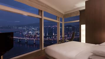 Suite, sudut (Marina Ocean) | 1 kamar tidur, minibar, brankas, dan meja kerja
