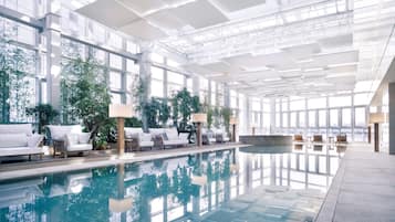 Indoor pool, sun loungers