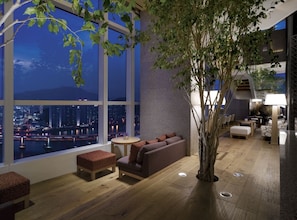 Lobby lounge, ocean views