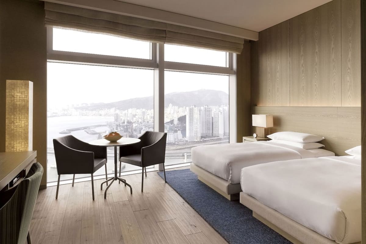 Minibar, safe på rommet, skrivebord og skrivebord for bærbar PC