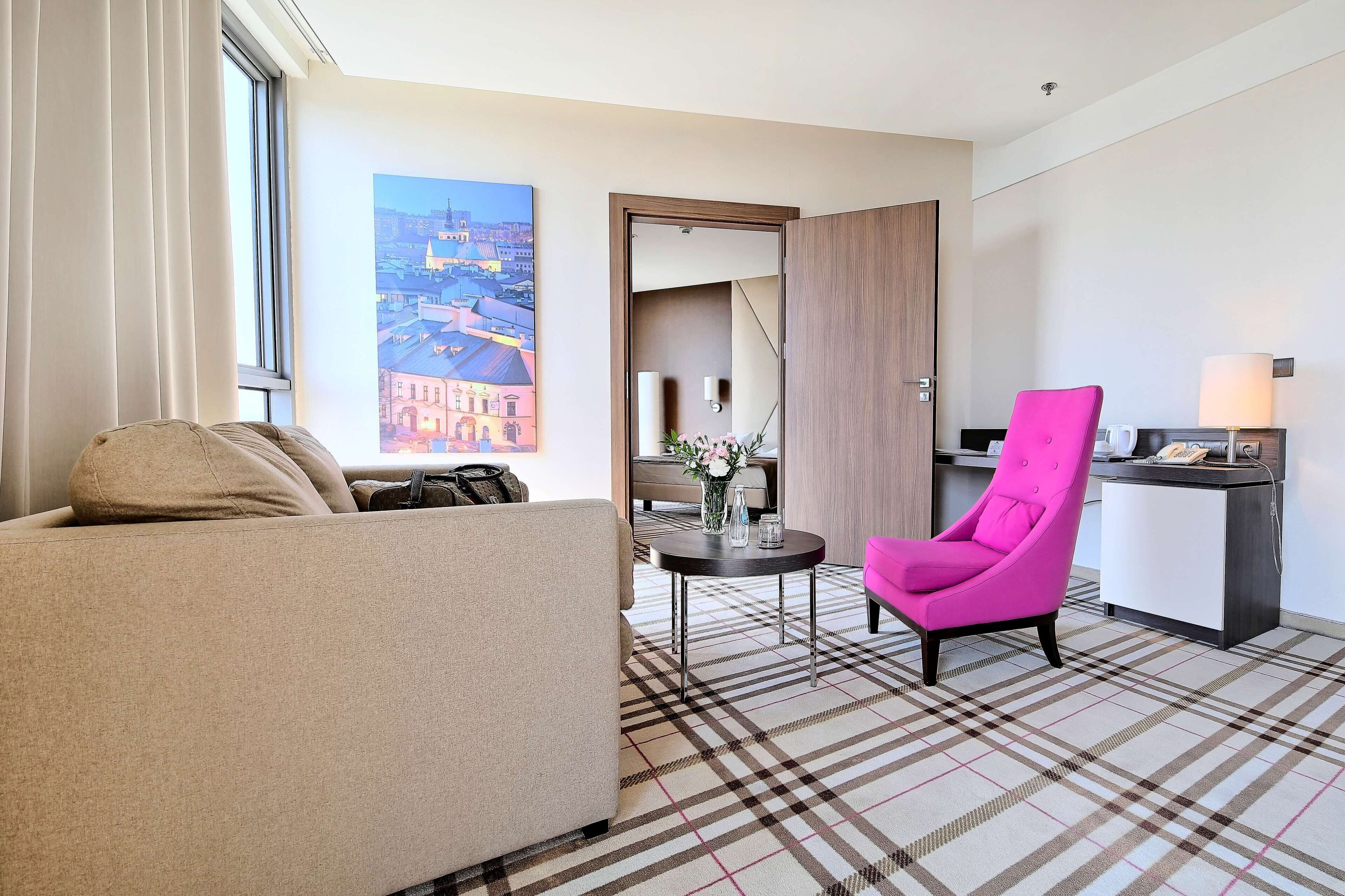 deluxe double or twin room | living area | 32-inch flat-screen tv with satellite channels, tv