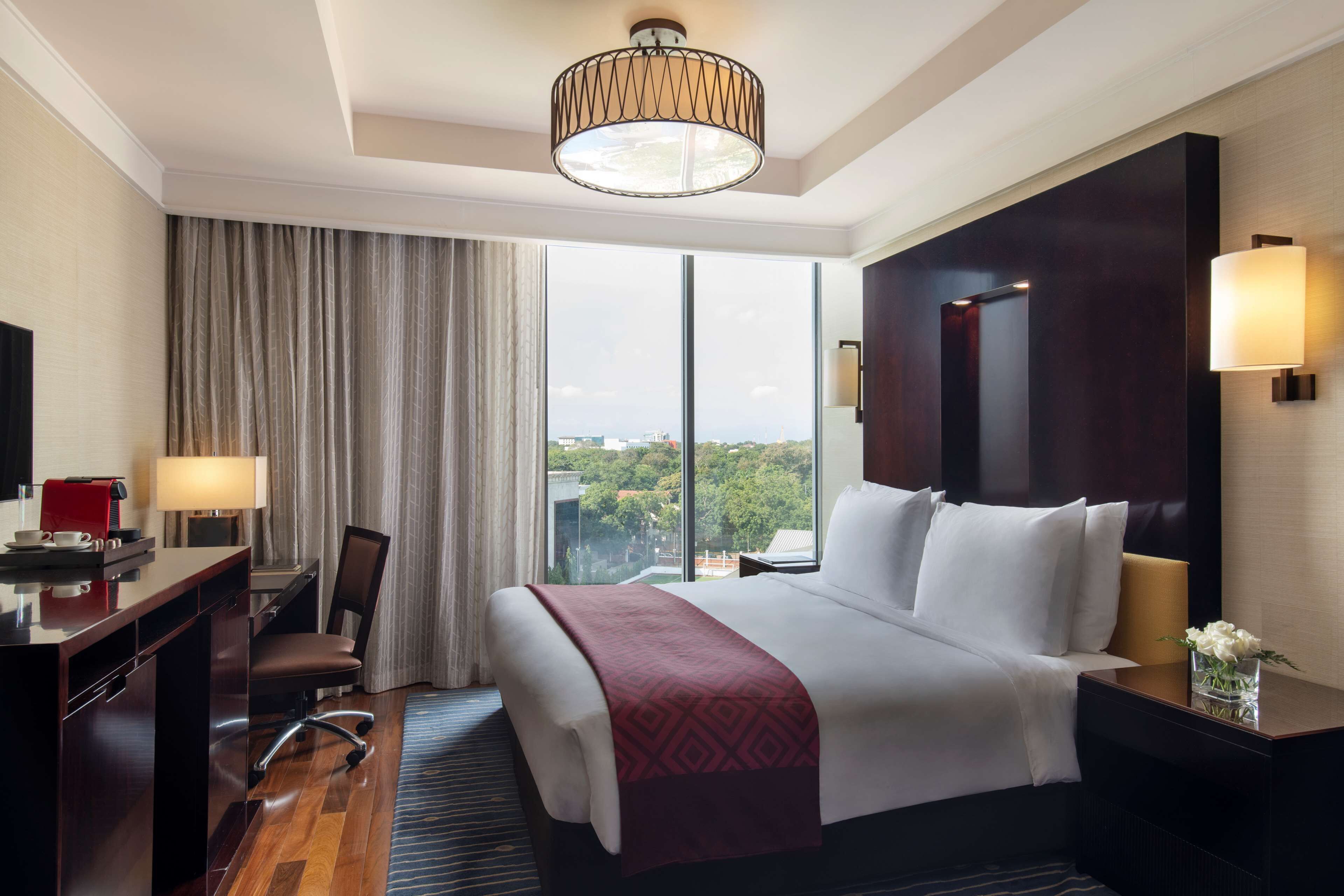 Pillowtop beds, free minibar, in-room safe, desk