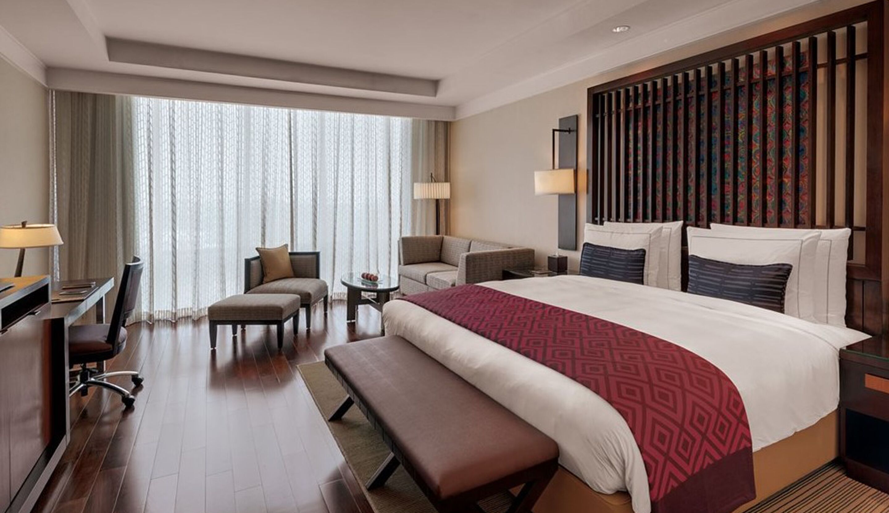 Pillowtop beds, free minibar, in-room safe, desk