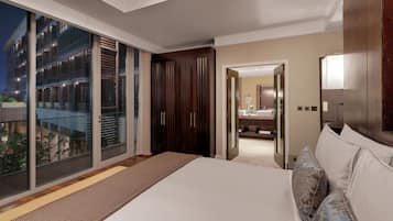 Ein modernes Hotelzimmer mit einem großen Bett, einem begehbaren Kleiderschrank und einer Schiebetür zu einem Außenbalkon.