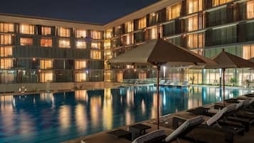 حمّام سباحة خارجي، مقاعد للتشمس