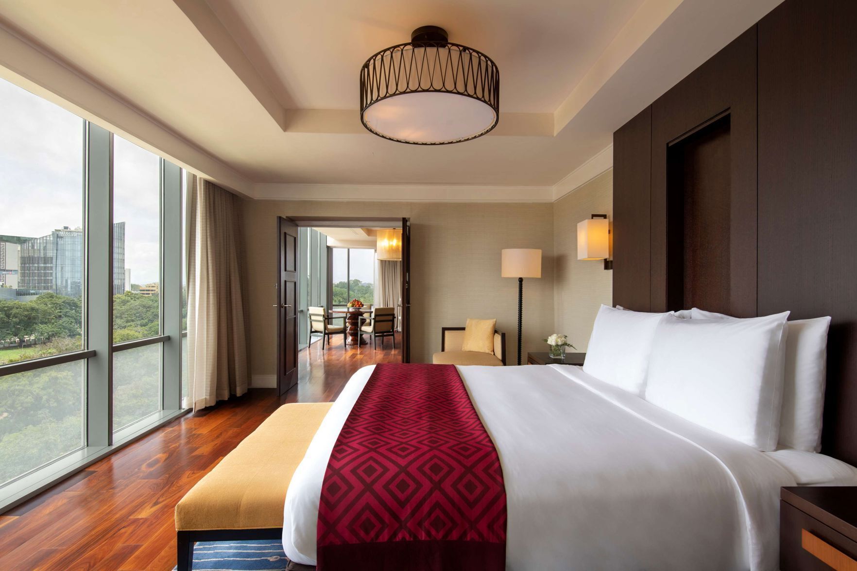 Pillowtop beds, free minibar, in-room safe, desk