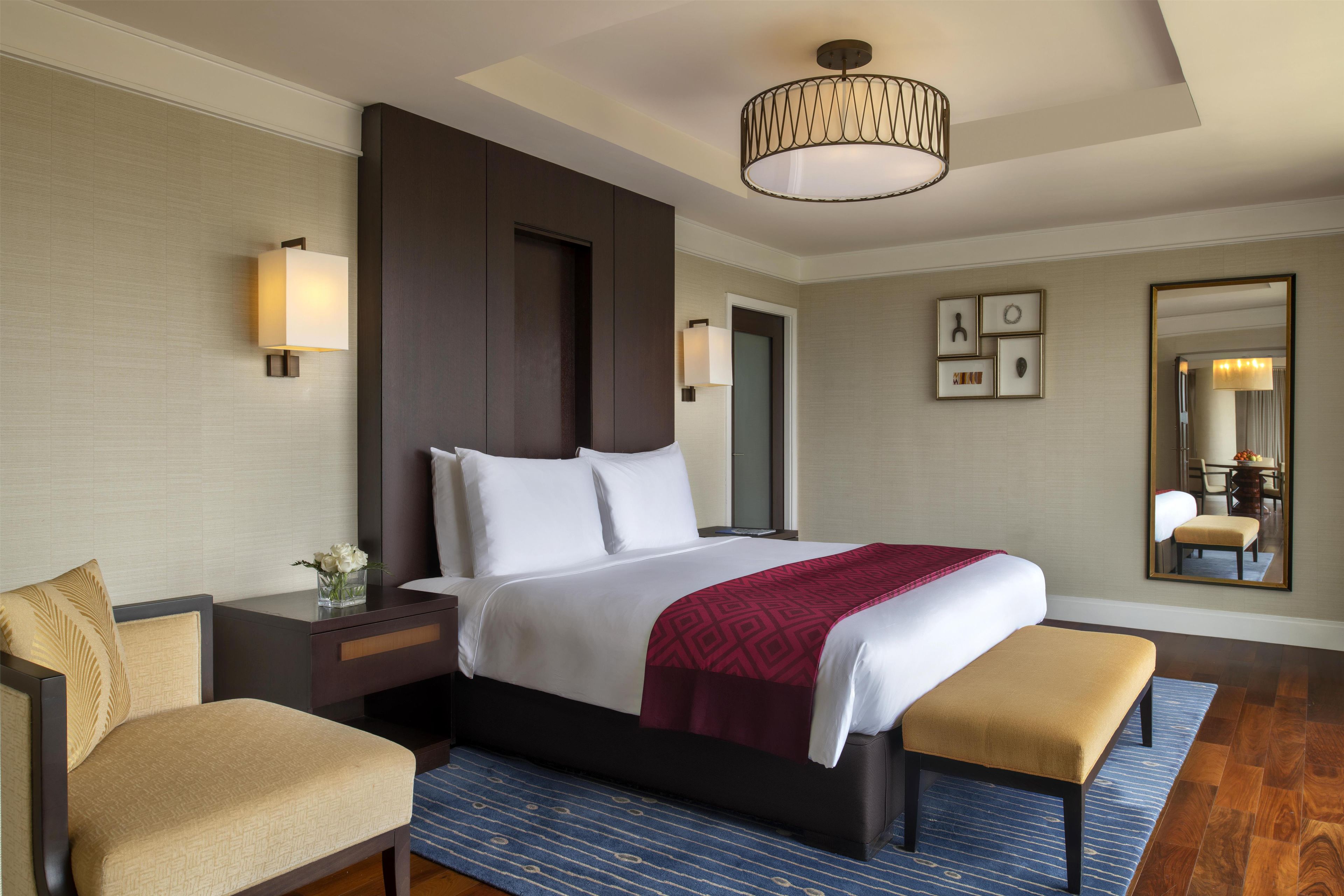 Suite (Executive Corner) | Pillowtop beds, minibar (free items), in-room safe, desk