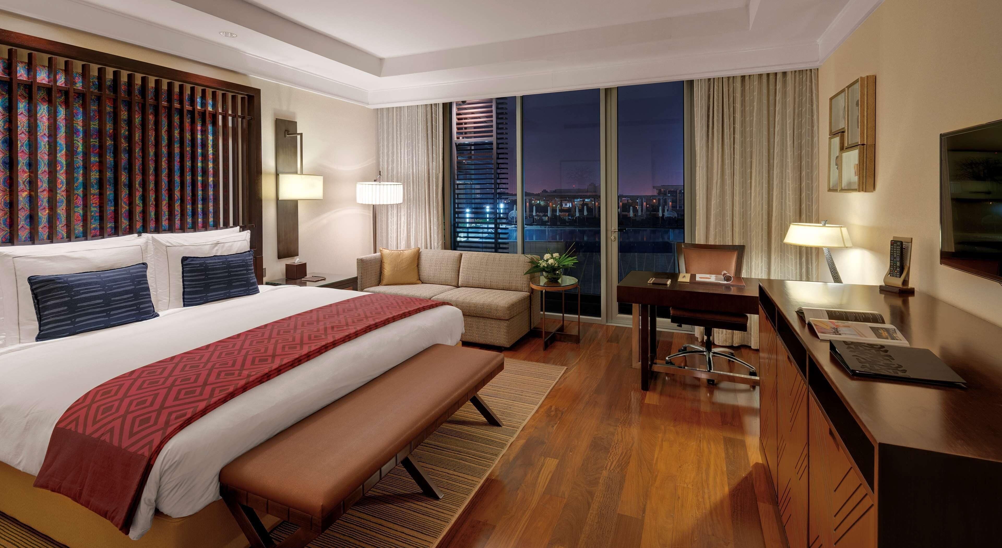 Pillowtop beds, free minibar, in-room safe, desk