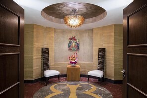 1 bedroom, pillow-top beds, free minibar, in-room safe